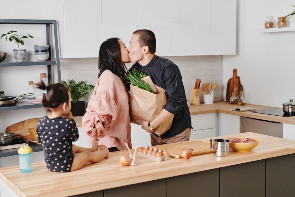 How Can Busy Families Plan Satisfying Dinners Without Takeout?